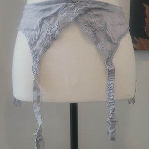 Elegant Lace Women's Garter Belt - Gray